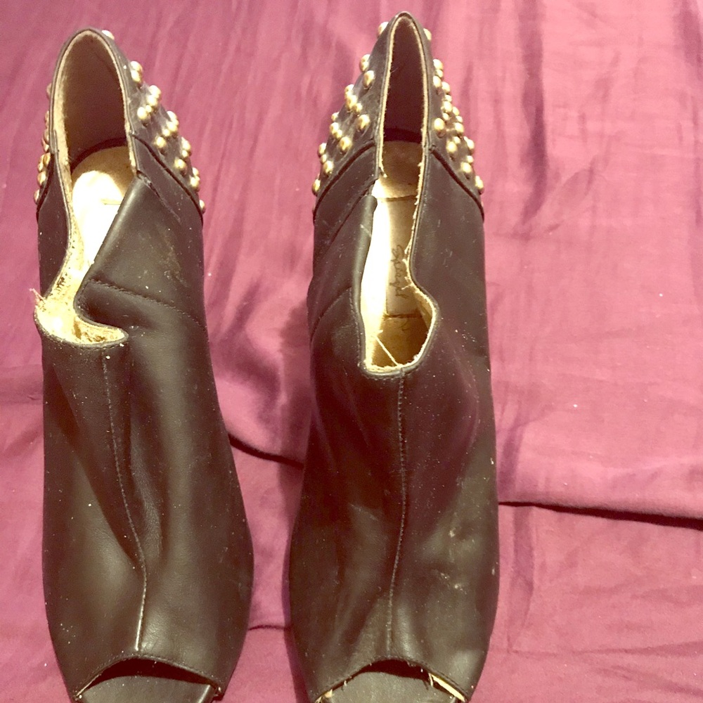 Heels Stlye Women’s heels leather